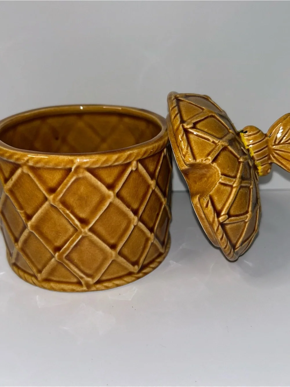 Vintage Gold Ceramic Honey Bee Hive Honey Pot Jar With Bee On Lid (no Spoon)
